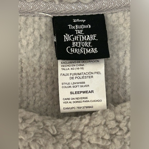 3 piece Disney’s, Nightmare Before Christmas pajamas. 1 top, 2 pair of bottoms. - Picture 12 of 16